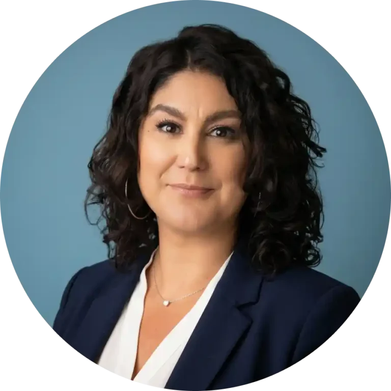 layla-bio-headshot-circle-img-768×768